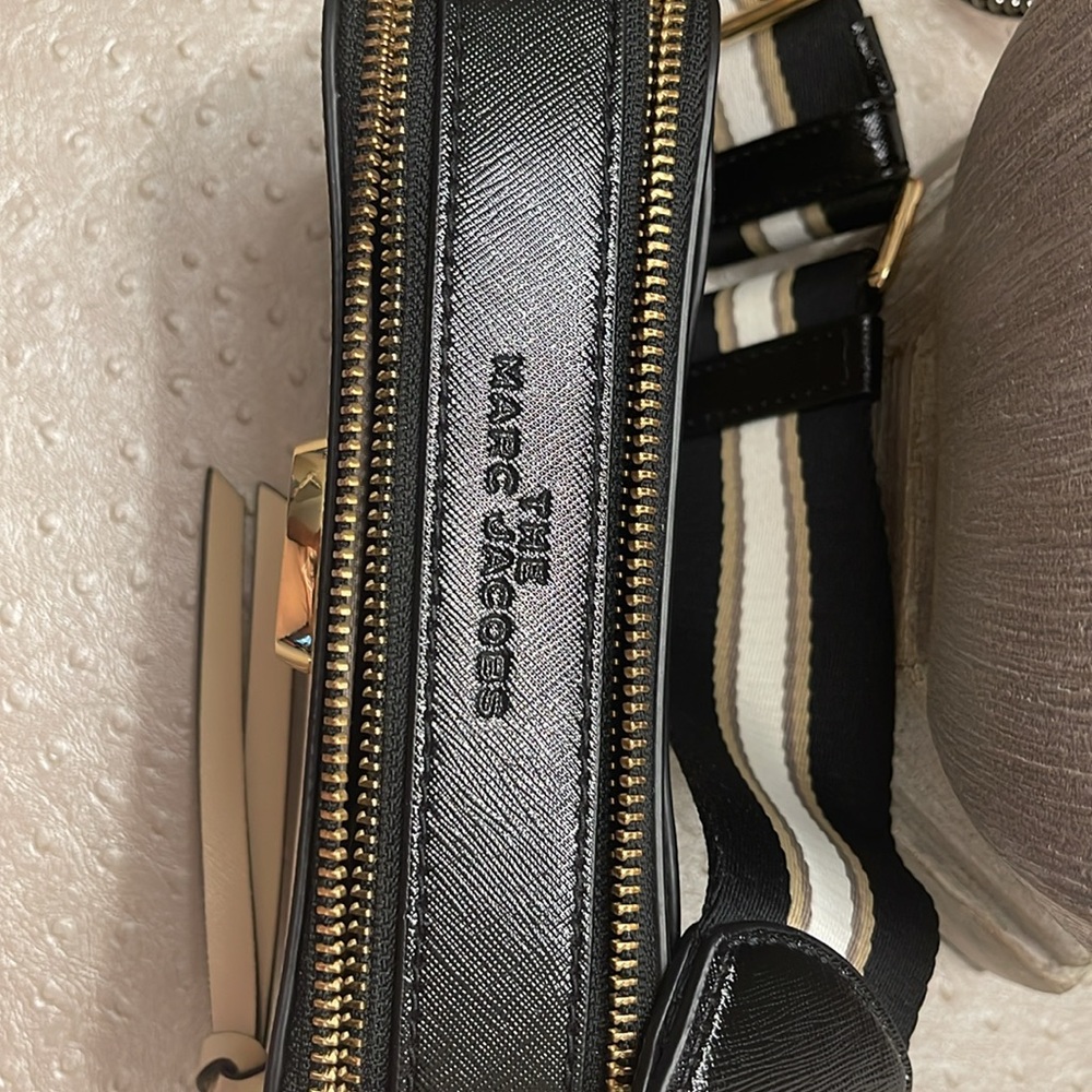 The Mac Jacobs/ The snapshot wallet hanging bag. - Picture 2 of 5